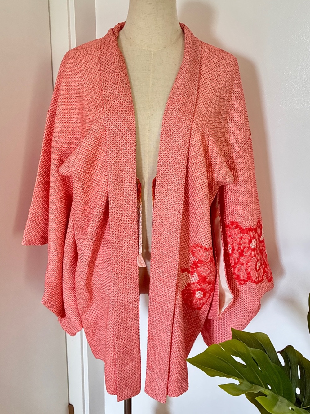 Pink Open-Front kimono jacket with Floral Detail.